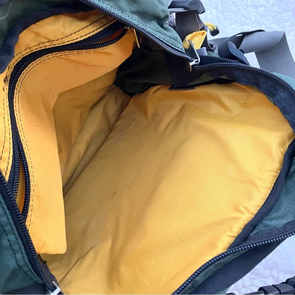 Travelsmith Medium Size Backpack 16x15x5